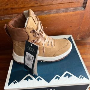 New With Tags Winter Roxy Boots